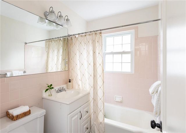 306 E Dartmouth Road, Kansas City, MO 64113