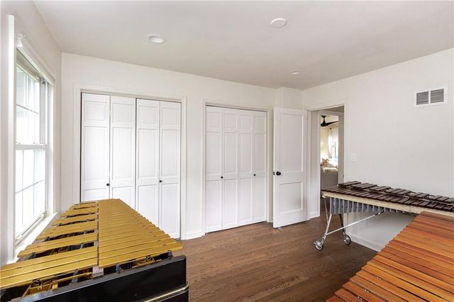 306 E Dartmouth Road, Kansas City, MO 64113