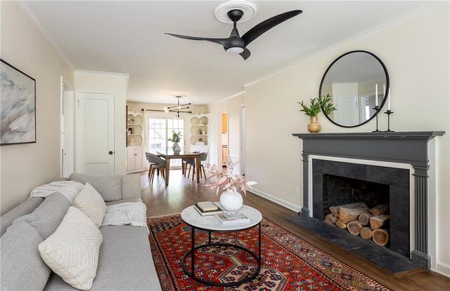 306 E Dartmouth Road, Kansas City, MO 64113