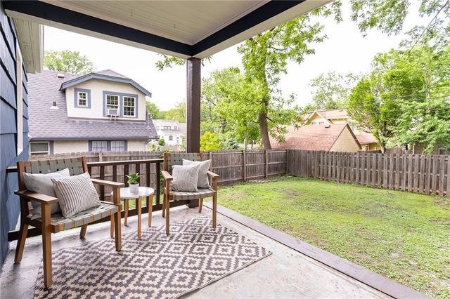 306 E Dartmouth Road, Kansas City, MO 64113