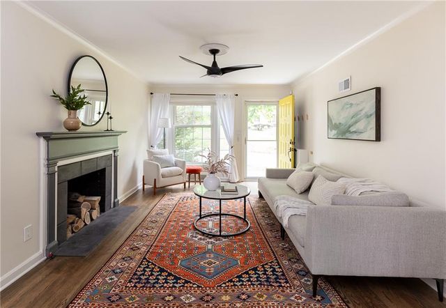 306 E Dartmouth Road, Kansas City, MO 64113