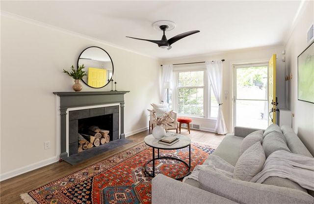 306 E Dartmouth Road, Kansas City, MO 64113