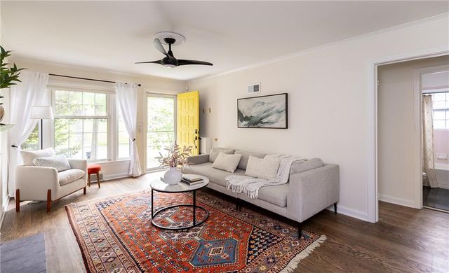 306 E Dartmouth Road, Kansas City, MO 64113