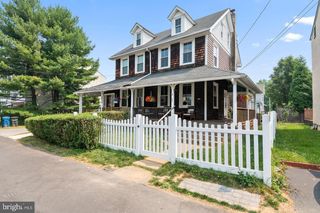 33 CENTRAL AVE, Berwyn, PA 19312