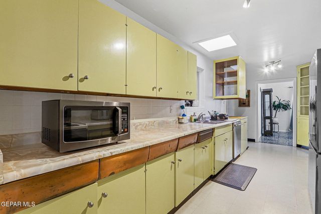8113 DEMPSEY Avenue, El Paso, TX 79925