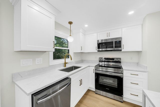 1 Albion Rd, Billerica, MA 01821