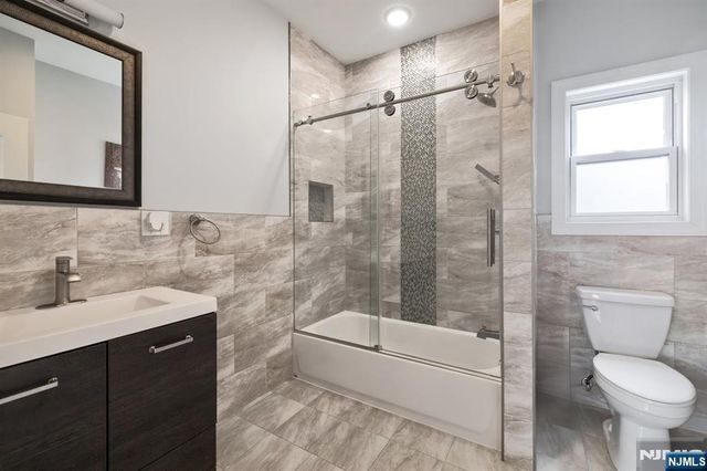 65 Clinton Park Drive, Bergenfield, NJ 07621