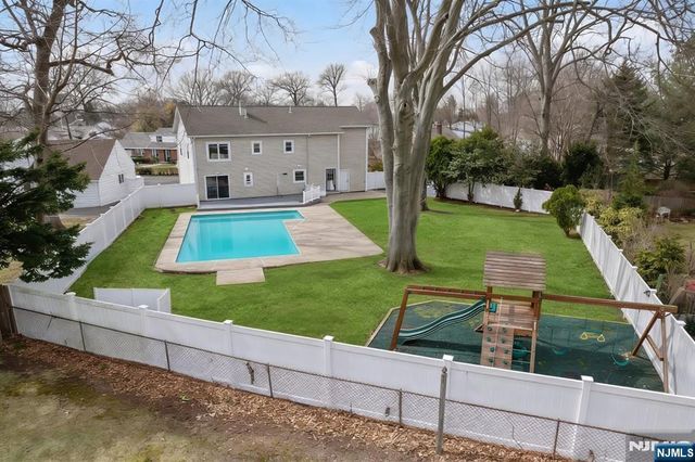 65 Clinton Park Drive, Bergenfield, NJ 07621