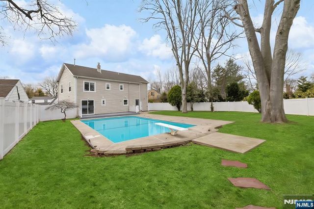 65 Clinton Park Drive, Bergenfield, NJ 07621