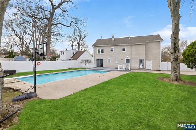 65 Clinton Park Drive, Bergenfield, NJ 07621