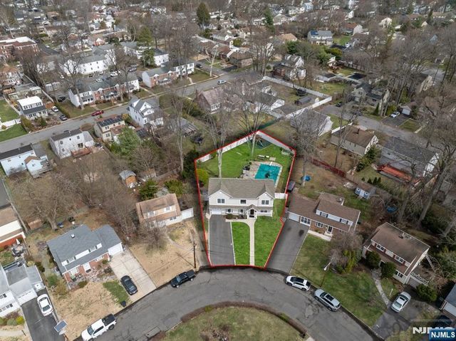 65 Clinton Park Drive, Bergenfield, NJ 07621