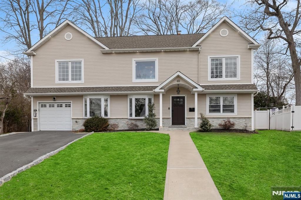 65 Clinton Park Drive, Bergenfield, NJ 07621