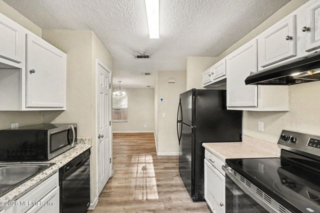 8205 BERRY Avenue, Jacksonville, FL 32211