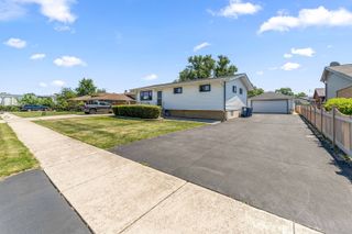7717 W 81st Street, Bridgeview, IL 60455