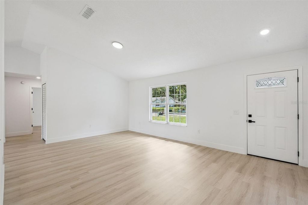 Image 4 of property listing at 5021 LOG WAGON ROAD, Ocoee, FL 34761