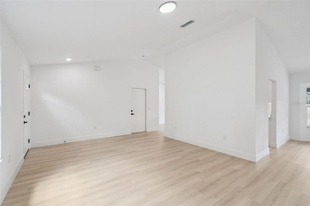 Image 5 of property listing at 5021 LOG WAGON ROAD, Ocoee, FL 34761