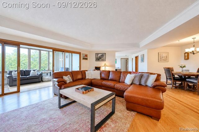 43050 12 Oaks Crescent Drive 4055, Novi, MI 48377