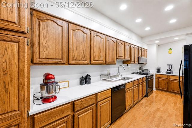 43050 12 Oaks Crescent Drive 4055, Novi, MI 48377