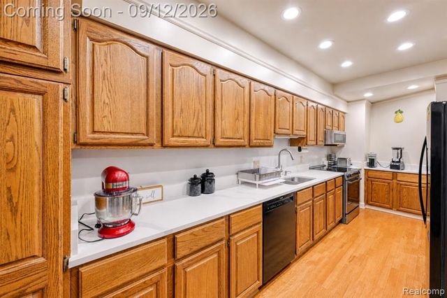 43050 12 Oaks Crescent Drive 4055, Novi, MI 48377