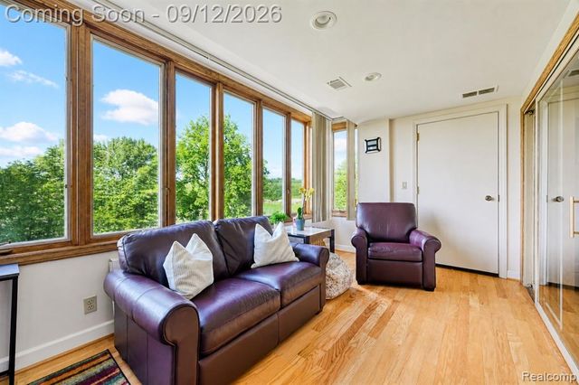 43050 12 Oaks Crescent Drive 4055, Novi, MI 48377
