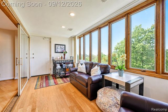 43050 12 Oaks Crescent Drive 4055, Novi, MI 48377