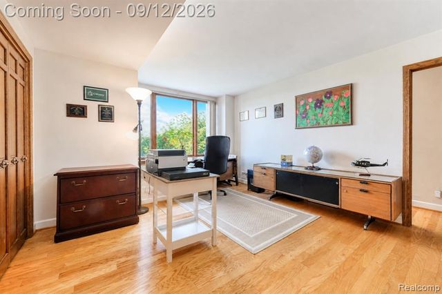 43050 12 Oaks Crescent Drive 4055, Novi, MI 48377
