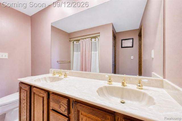 43050 12 Oaks Crescent Drive 4055, Novi, MI 48377