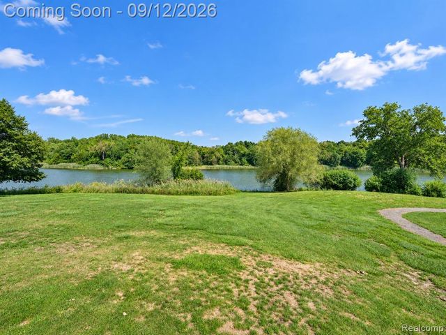 43050 12 Oaks Crescent Drive 4055, Novi, MI 48377