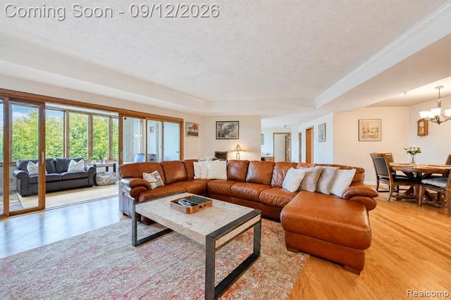 43050 12 Oaks Crescent Drive 4055, Novi, MI 48377