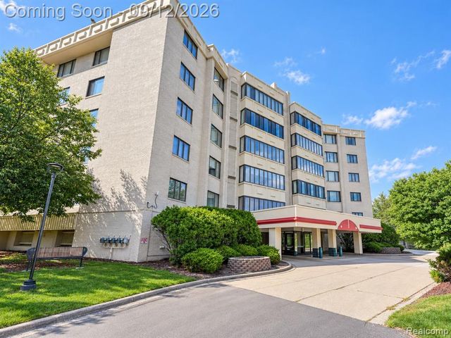 43050 12 Oaks Crescent Drive 4055, Novi, MI 48377