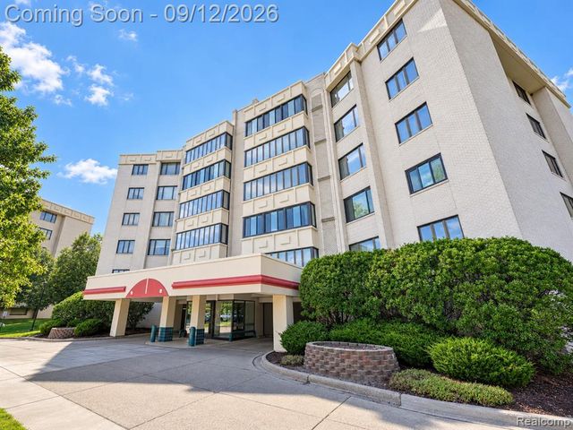 43050 12 Oaks Crescent Drive 4055, Novi, MI 48377