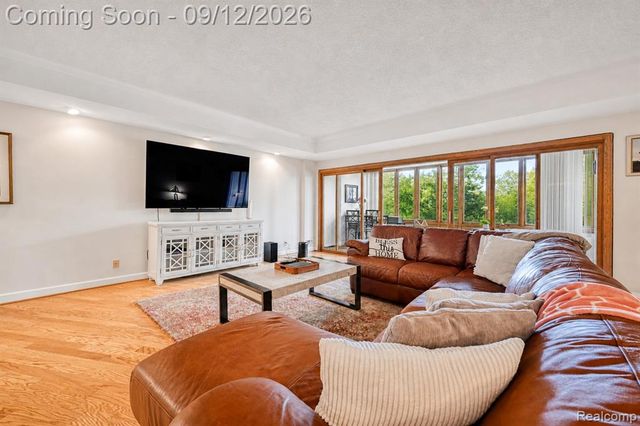 43050 12 Oaks Crescent Drive 4055, Novi, MI 48377