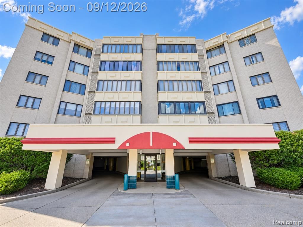 43050 12 Oaks Crescent Drive 4055, Novi, MI 48377