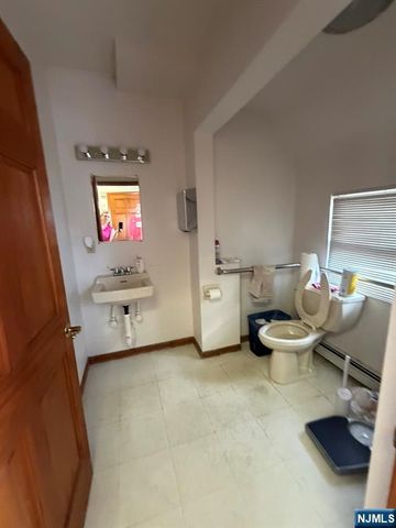 17 Winant Avenue, Ridgefield Park, NJ 07660