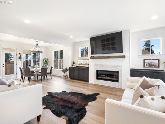 15268 HOLCOMB Blvd, Oregon City, OR 97045