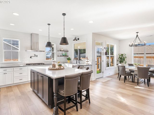 15268 HOLCOMB Blvd, Oregon City, OR 97045