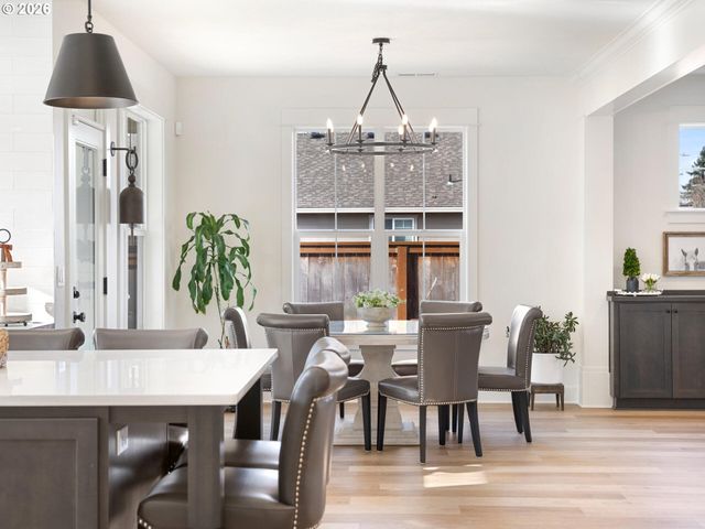 15268 HOLCOMB Blvd, Oregon City, OR 97045