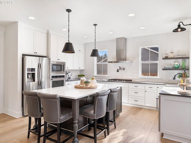 15268 HOLCOMB Blvd, Oregon City, OR 97045