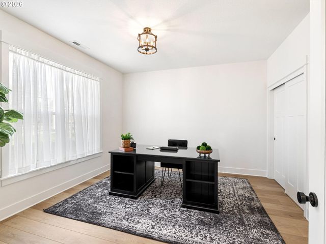 15268 HOLCOMB Blvd, Oregon City, OR 97045