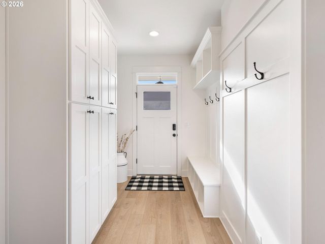 15268 HOLCOMB Blvd, Oregon City, OR 97045