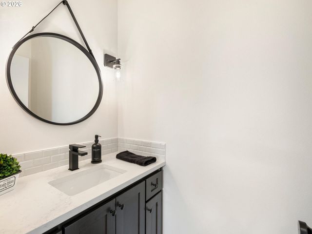 15268 HOLCOMB Blvd, Oregon City, OR 97045