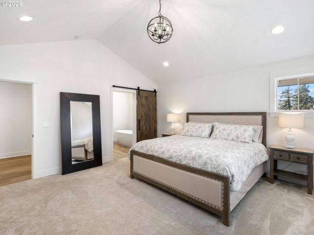 15268 HOLCOMB Blvd, Oregon City, OR 97045