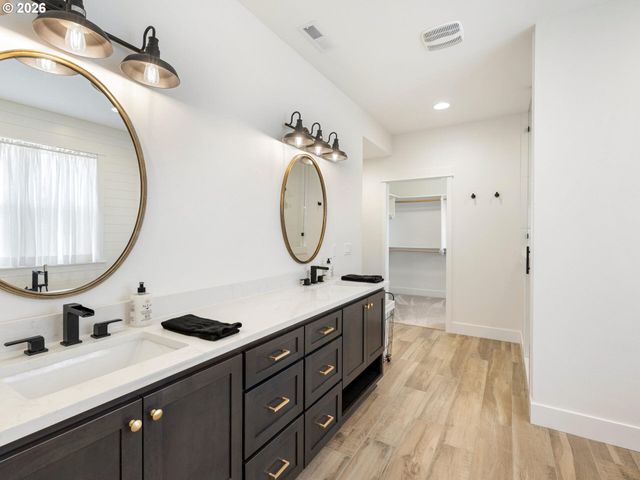 15268 HOLCOMB Blvd, Oregon City, OR 97045