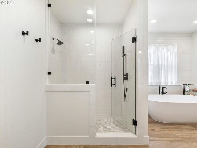 15268 HOLCOMB Blvd, Oregon City, OR 97045