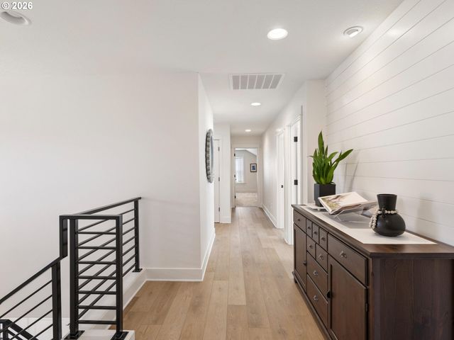 15268 HOLCOMB Blvd, Oregon City, OR 97045