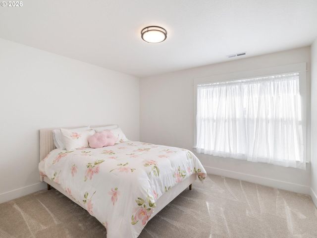 15268 HOLCOMB Blvd, Oregon City, OR 97045