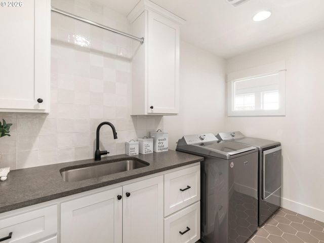 15268 HOLCOMB Blvd, Oregon City, OR 97045