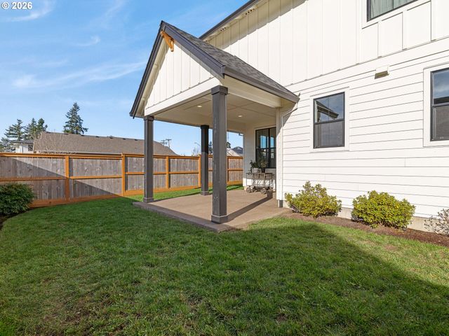 15268 HOLCOMB Blvd, Oregon City, OR 97045