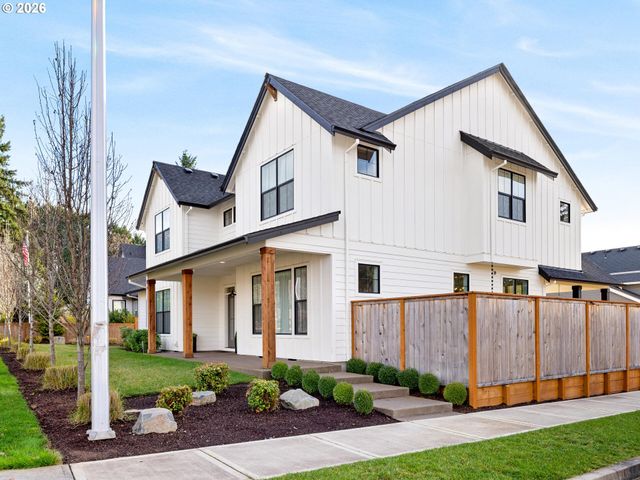 15268 HOLCOMB Blvd, Oregon City, OR 97045