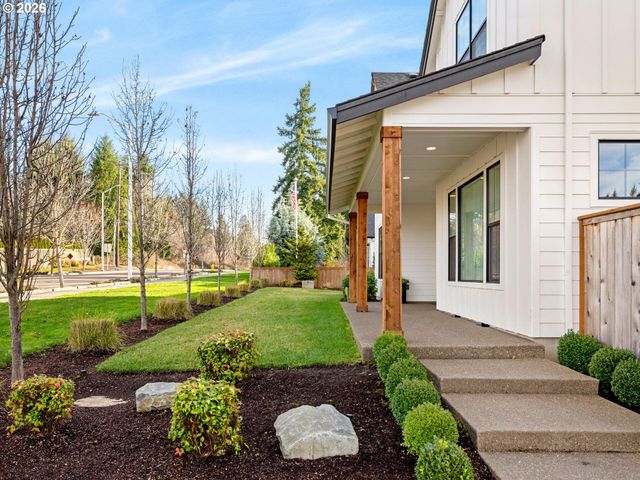 15268 HOLCOMB Blvd, Oregon City, OR 97045